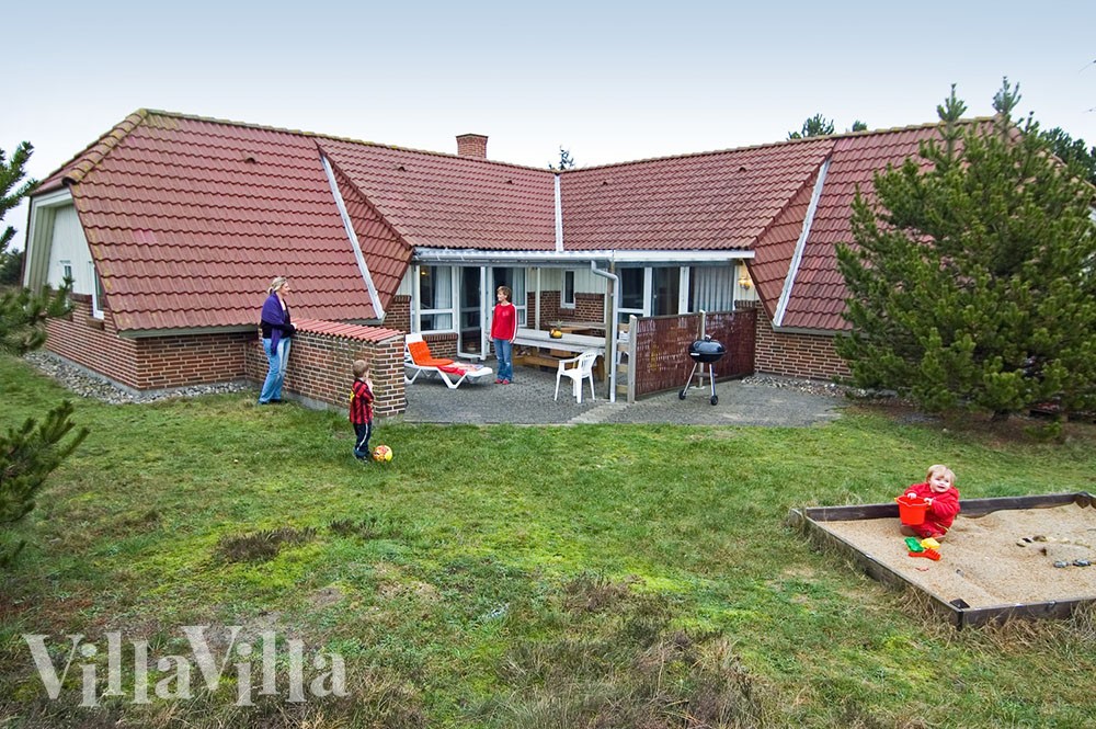 Velkommen til dette feriehuset på Fanø, som er kjent for sin vakre natur. Huset har basseng og mange aktivitetsmuligheter.
