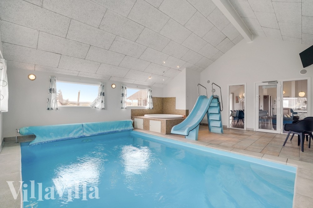 Ta en dukkert i bassenget i luksushus nr. 176 i Vestjylland.