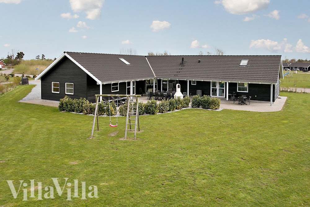 Lekkert feriehus med basseng i Marielyst, med muligheter for grilling på den store terrassen på 130 m2 (51 m2 er under tak).